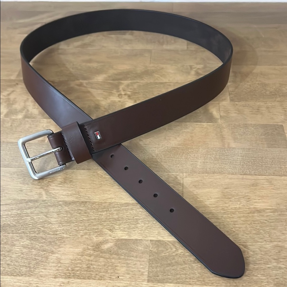Tommy Hilfiger Men's Brown Faux Leather Belt w/Brushed Silver Buckle  L (38-40)